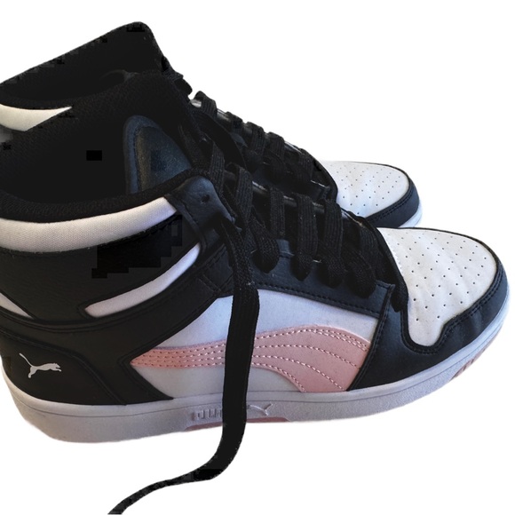PUMA HIGH TOPS FOR WOMEN - EUC! Worn only 2 or 3 times. - Picture 2 of 2